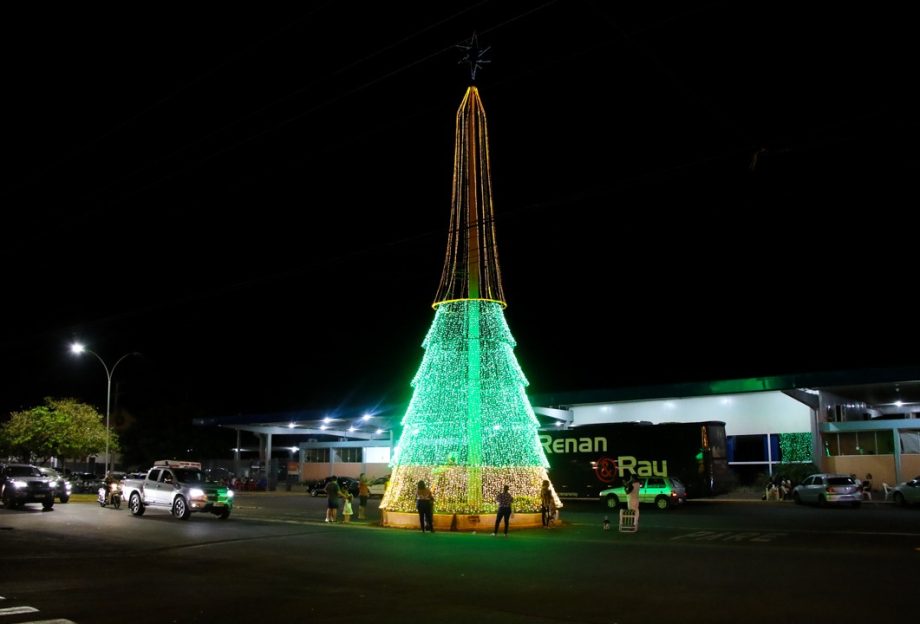 Luzes, Papai Noel e muita alegria marcam o lançamento das festividades de Natal em TL