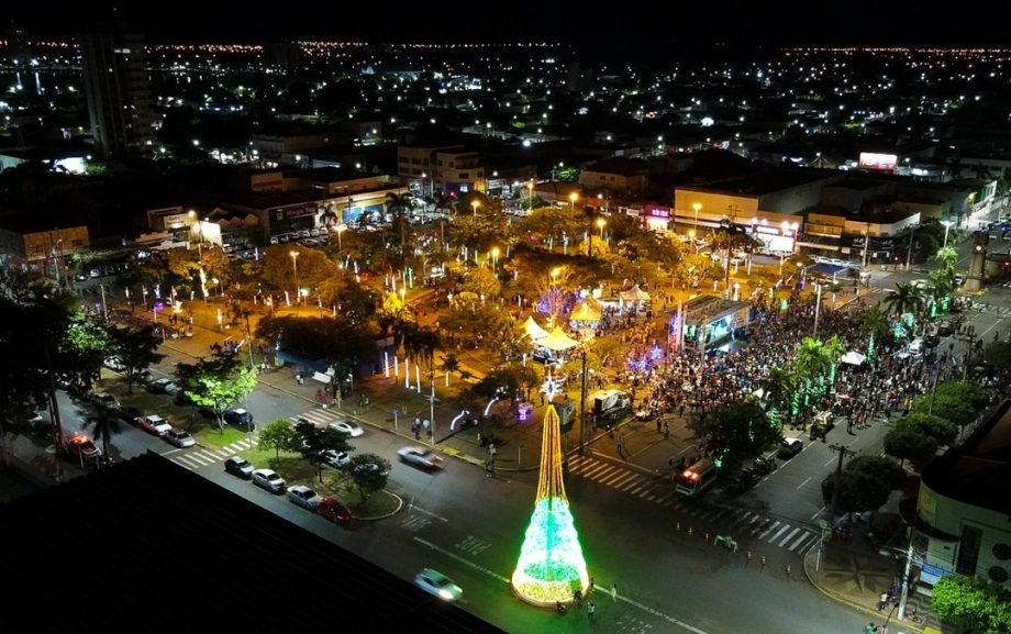 Luzes, Papai Noel e muita alegria marcam o lançamento das festividades de Natal em TL