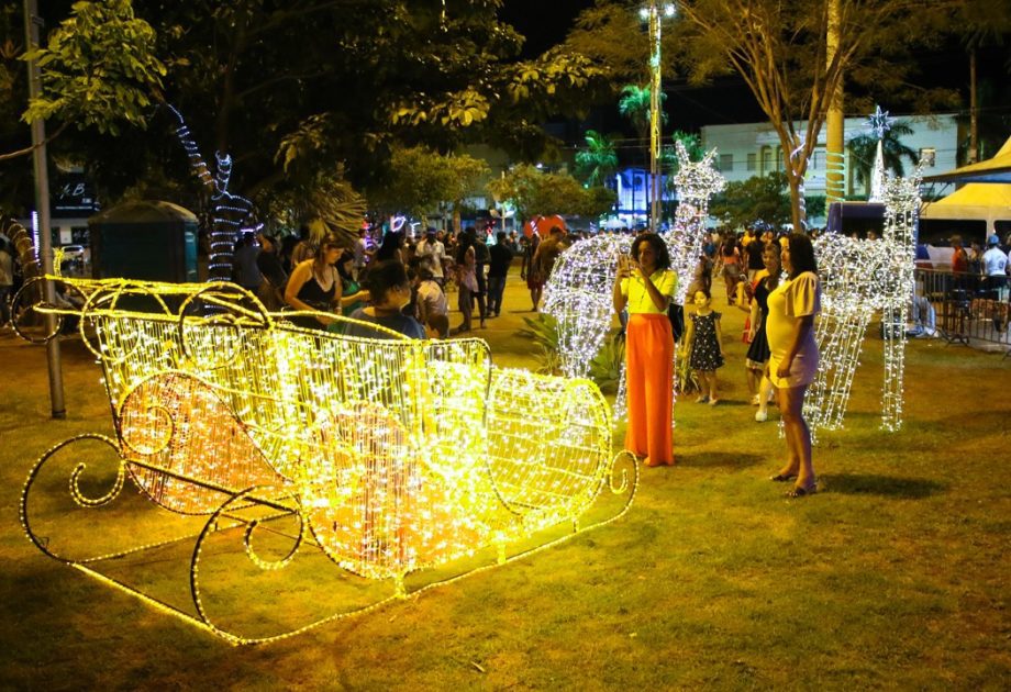 Luzes, Papai Noel e muita alegria marcam o lançamento das festividades de Natal em TL