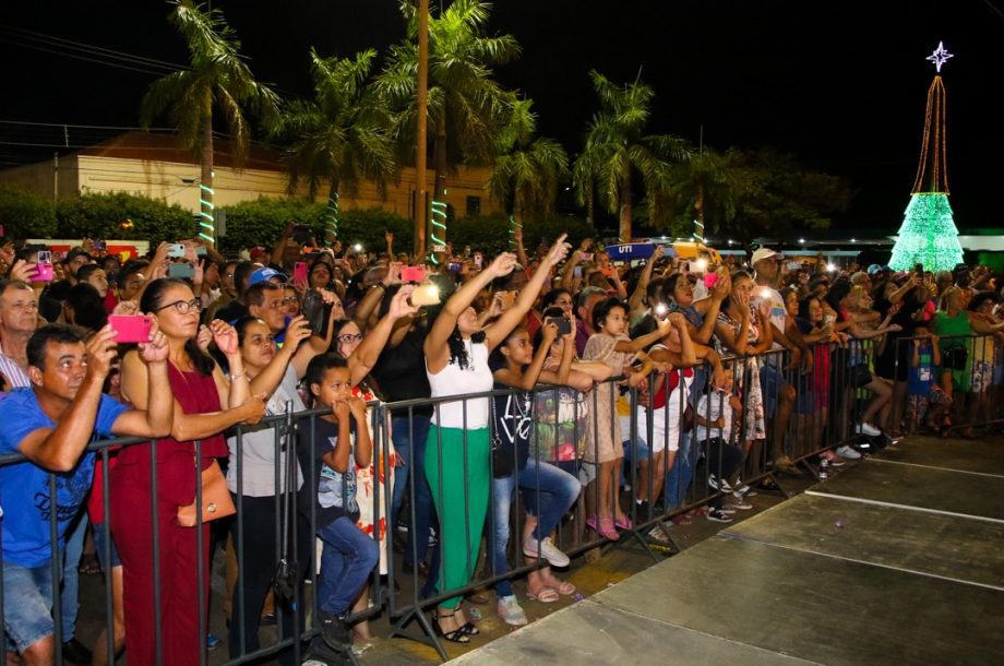 Luzes, Papai Noel e muita alegria marcam o lançamento das festividades de Natal em TL