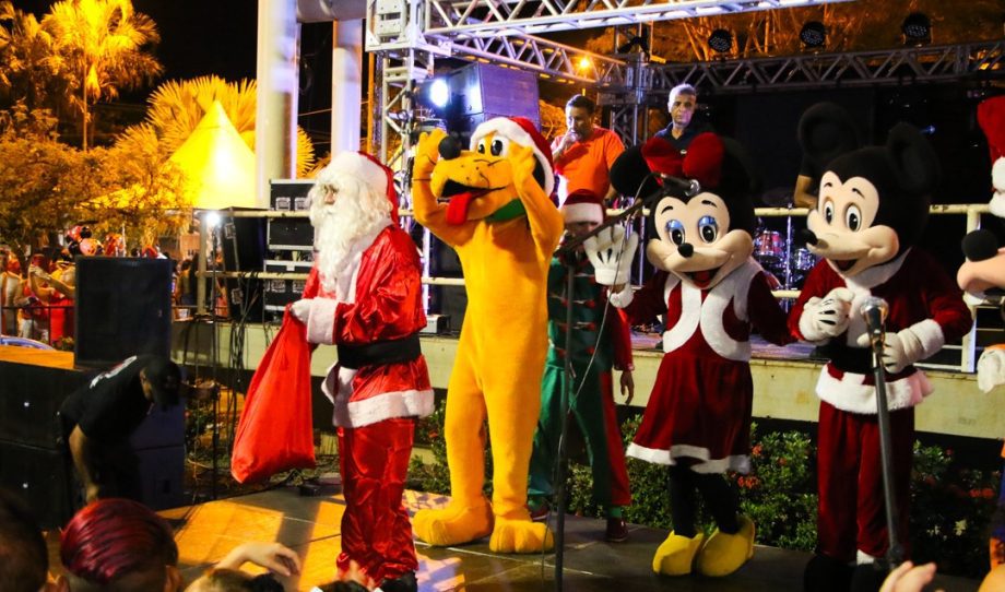 Luzes, Papai Noel e muita alegria marcam o lançamento das festividades de Natal em TL