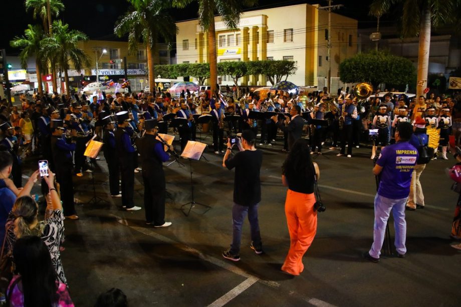 Luzes, Papai Noel e muita alegria marcam o lançamento das festividades de Natal em TL