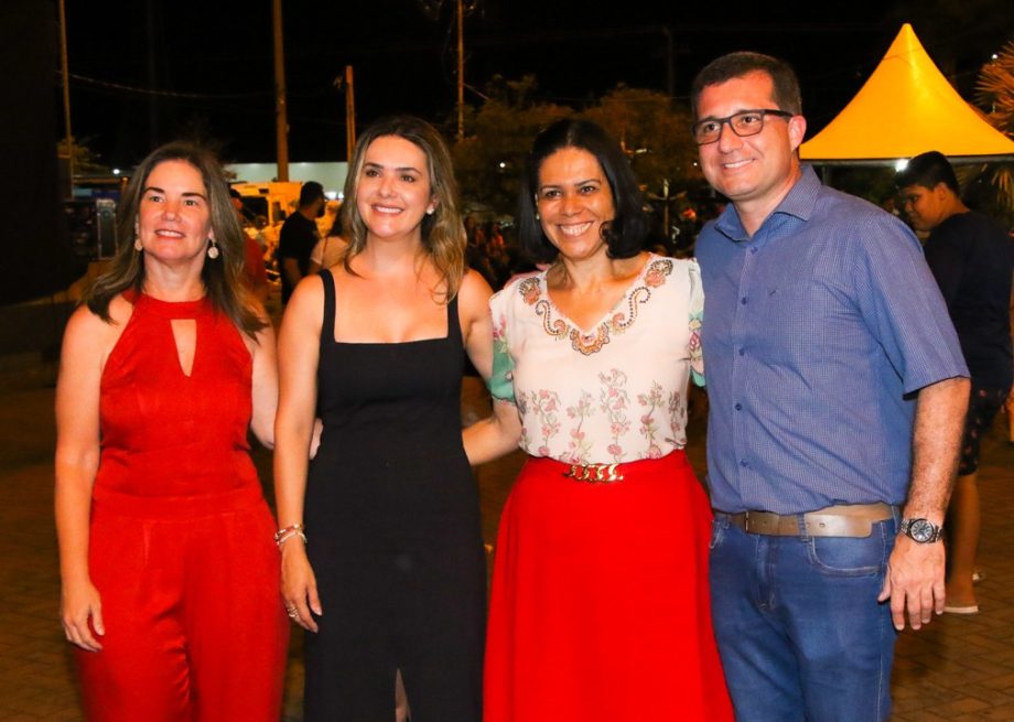 Luzes, Papai Noel e muita alegria marcam o lançamento das festividades de Natal em TL