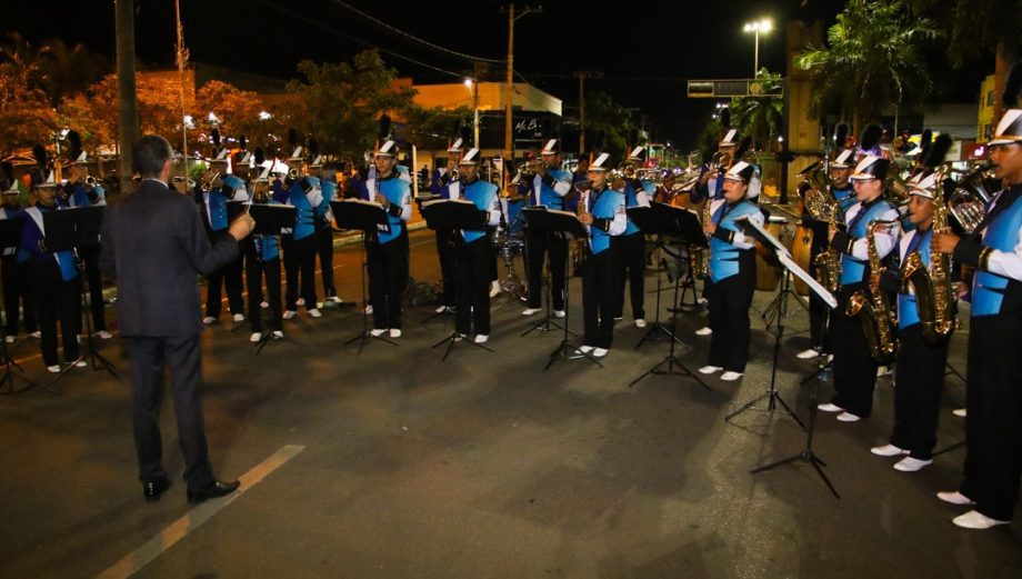 Luzes, Papai Noel e muita alegria marcam o lançamento das festividades de Natal em TL