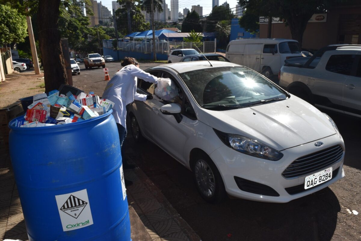 Três Lagoas recebe 1º Drive Thru do Descarte Correto de Medicamentos