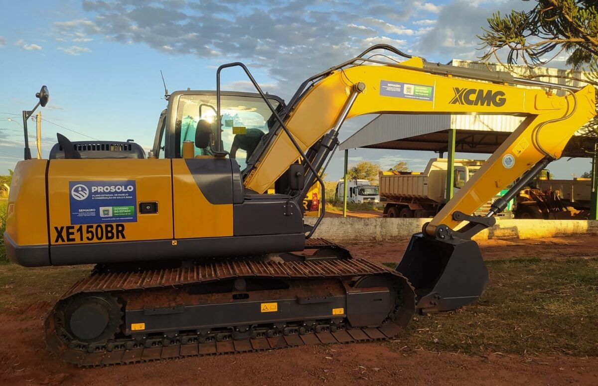 <strong>Prefeitura de Bataguassu recebe máquina escavadeira hidráulica para reforçar ações de infraestrutura</strong>