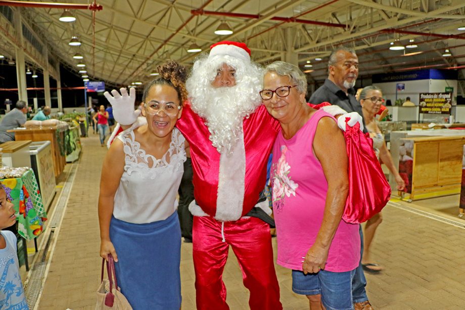 SEDECT e AFTL “Feira Três” promovem visita do Papai Noel na Feira Central