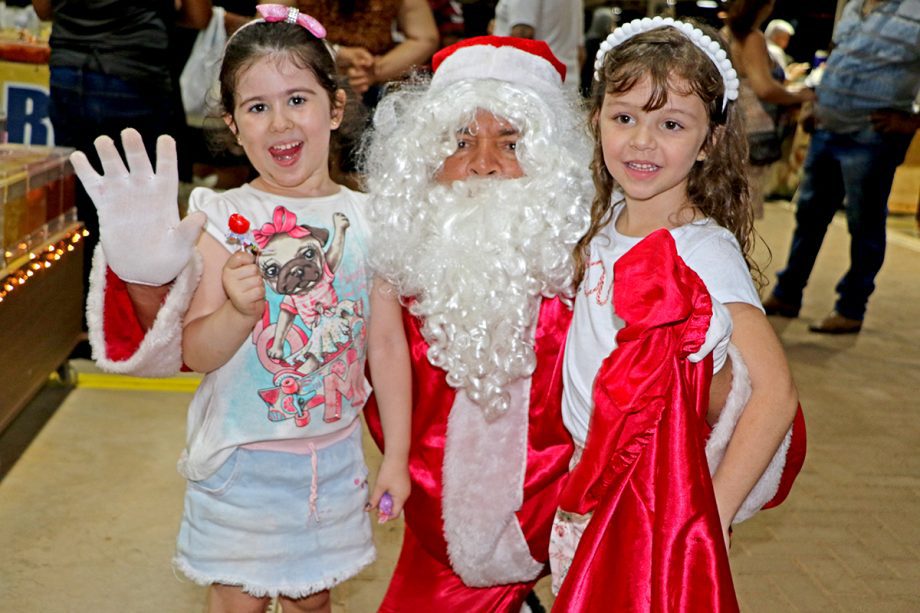 SEDECT e AFTL “Feira Três” promovem visita do Papai Noel na Feira Central