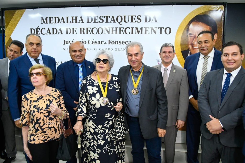 Governador é homenageado com Medalha da Década e anuncia R$ 140 milhões de investimentos para a Capital