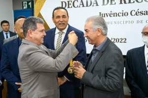 Governador é homenageado com Medalha da Década e anuncia R$ 140 milhões de investimentos para a Capital