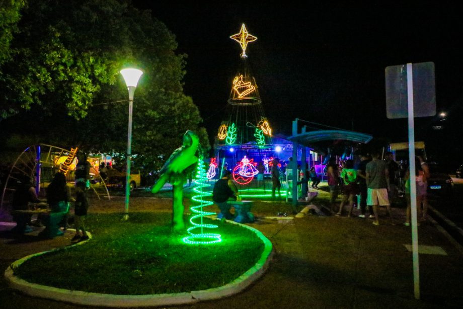 Inauguração da decoração de Natal e Projeto “Vida na Praça” levaram alegria e lazer ao Distrito de Arapuá