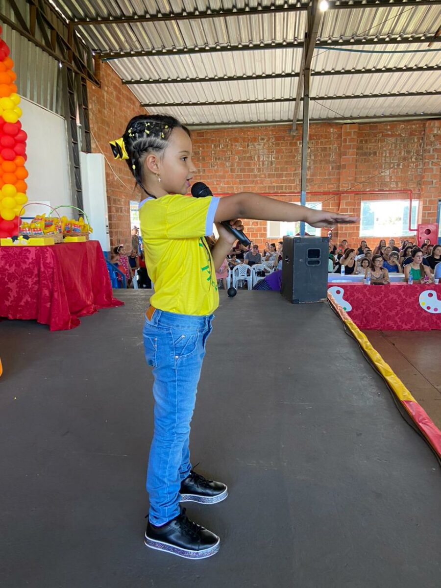 Mais de 100 crianças brasilandenses recebem o certificado de conclusão da Educação Infantil