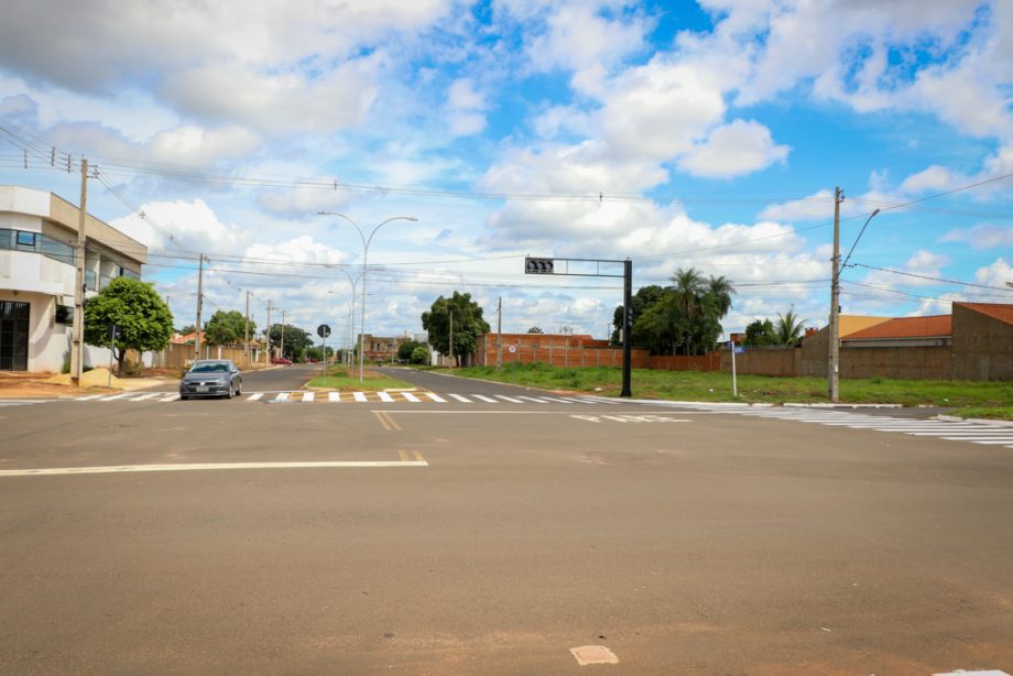 Semáforos da Avenida Baldomero Leituga com Eloy Chaves e Filinto Müller começaram a operar nesta terça-feira (20)