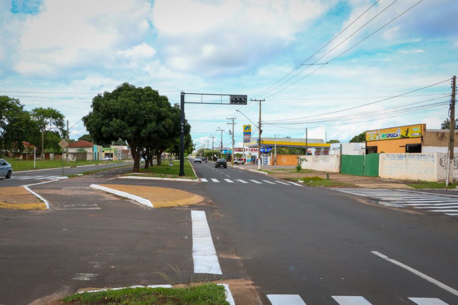 Semáforos da Avenida Baldomero Leituga com Eloy Chaves e Filinto Müller começaram a operar nesta terça-feira (20)