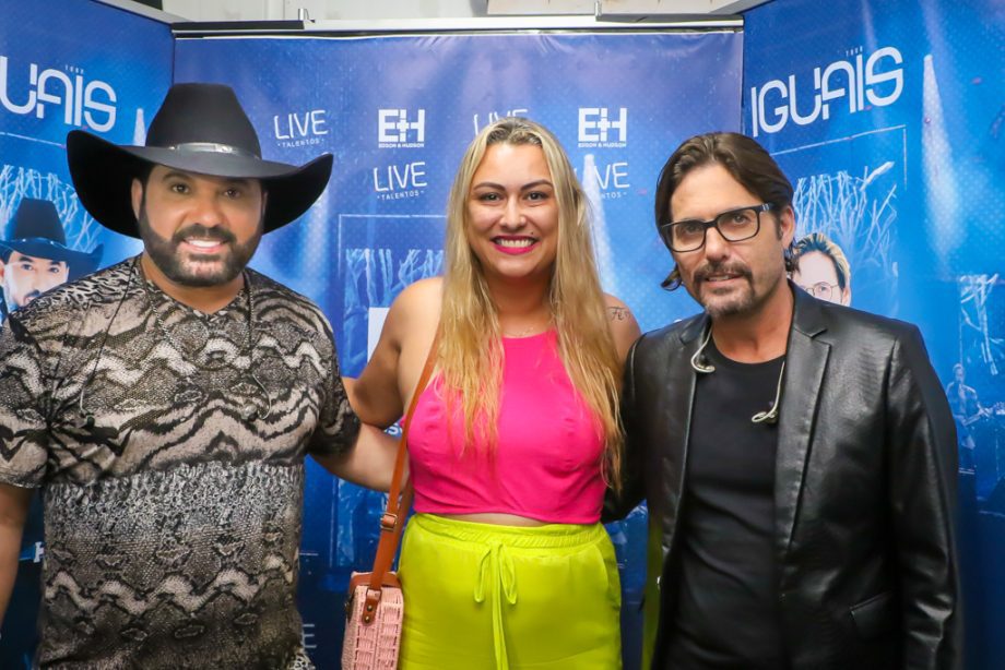 Mesmo com chuva, público curtiu show de Edson e Hudson no 1º dia da festa de réveillon de TL. Veja fotos