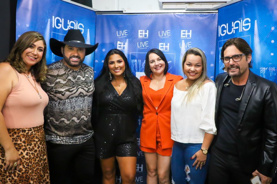 Mesmo com chuva, público curtiu show de Edson e Hudson no 1º dia da festa de réveillon de TL. Veja fotos