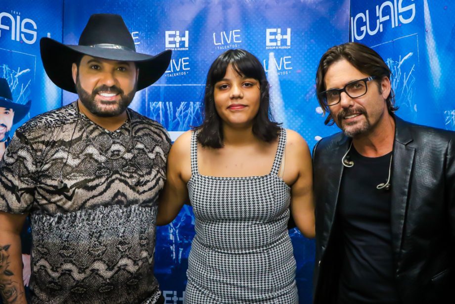 Mesmo com chuva, público curtiu show de Edson e Hudson no 1º dia da festa de réveillon de TL. Veja fotos