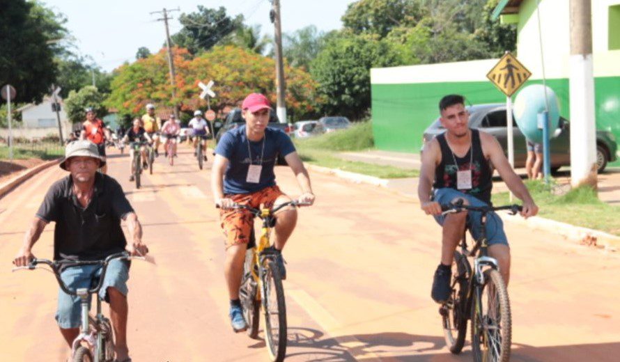 Mais de 50 pessoas participaram do Passeio Ciclístico no Distrito de Arapuá