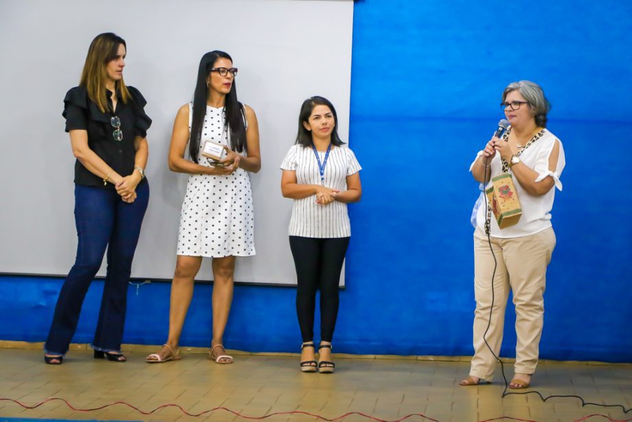 SMS realiza homenagem a técnicos e auxiliares em saúde bucal que atuam na rede municipal da Três Lagoas