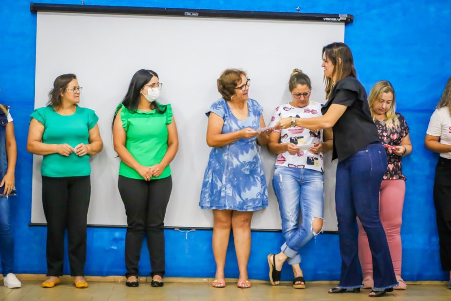 SMS realiza homenagem a técnicos e auxiliares em saúde bucal que atuam na rede municipal da Três Lagoas