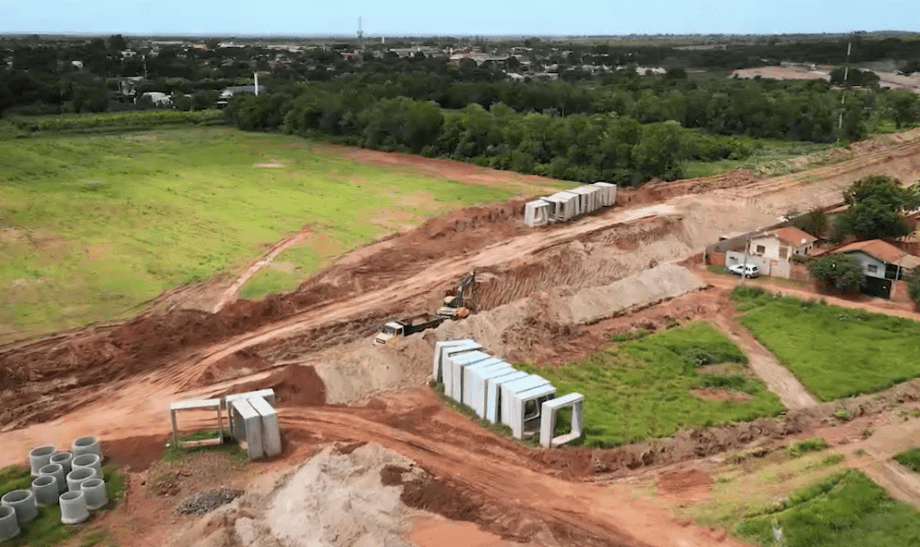 Obra de macrodrenagem que beneficiará sete bairros em TL está avançada, veja fotos