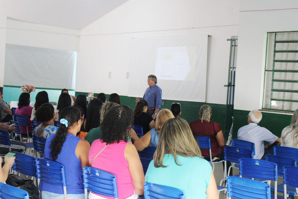 Brasilândia informa ações na Educação e entrega agenda para os professores