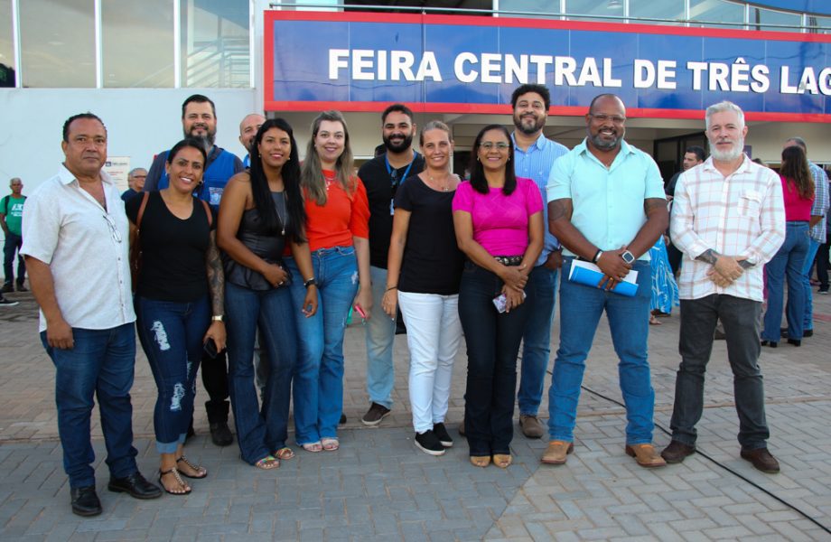 Prefeito entrega estacionamento da Feira Central e assina ordem de serviço para mais três obras no entorno