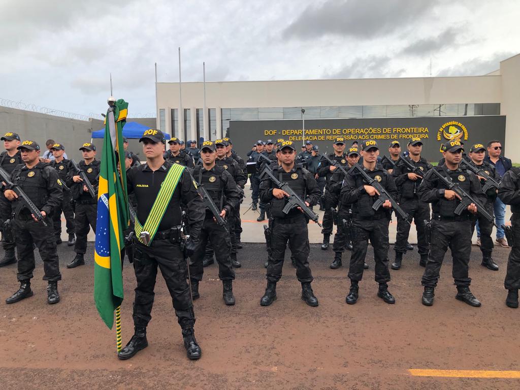 Governador Eduardo Riedel participa da troca de Direção do DOF e dos Comandos do CPA-1 e 3º BPM