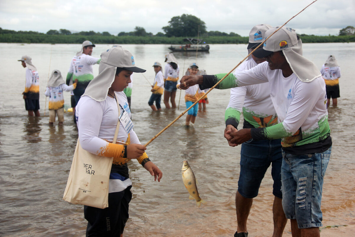 Infanto-juvenil abriu o Festival de Pesca de Corumbá