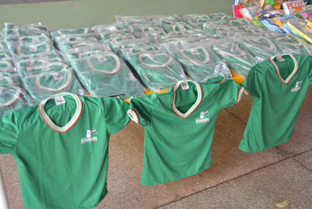 Prefeitura de Bataguassu entrega mais de 6 mil uniformes para estudantes da rede municipal de ensino