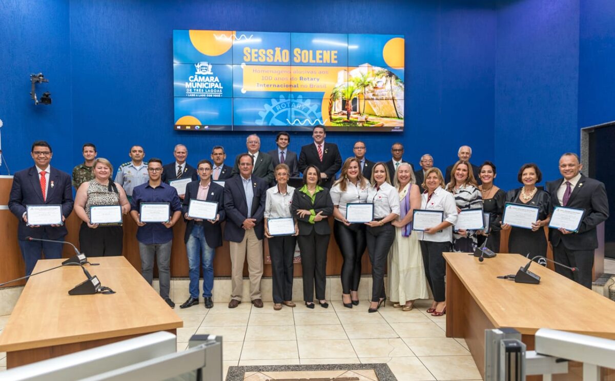 <strong>Rotarianos são homenageados por relevantes serviços e pelos 100 anos de entidade</strong>