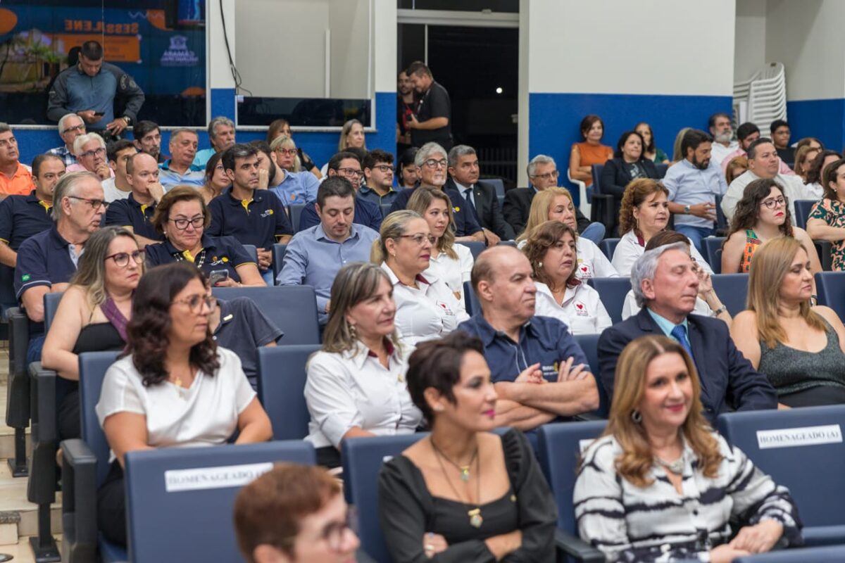 <strong>Rotarianos são homenageados por relevantes serviços e pelos 100 anos de entidade</strong>