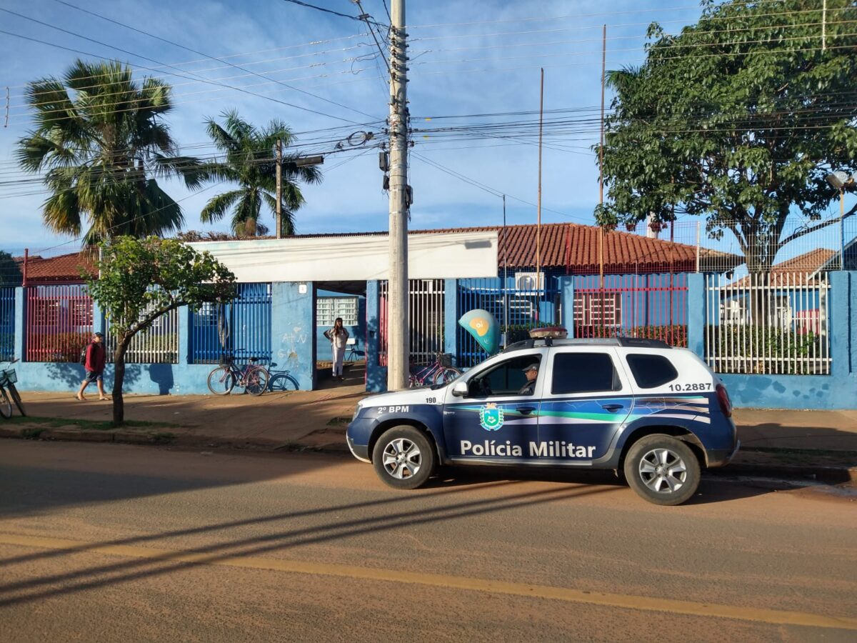 Com cartazes pedindo paz e viaturas nas escolas, aulas seguem tranquilas nesta quinta-feira em Três Lagoas