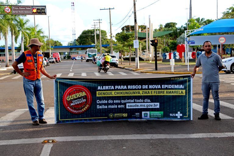 Defesa Civil e Promoção de Saúde realizam conscientização sobre a Dengue na área central de Três Lagoas