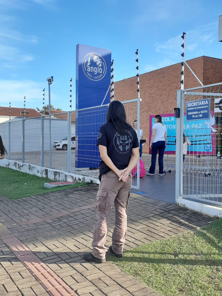 Com cartazes pedindo paz e viaturas nas escolas, aulas seguem tranquilas nesta quinta-feira em Três Lagoas