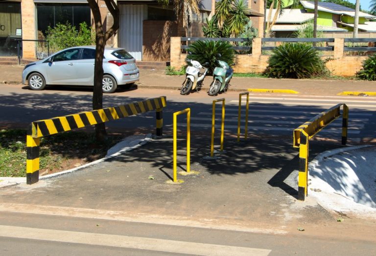 SEGURANÇA – Prefeitura faz melhorias em passarela de pedestre em frente a AEMS