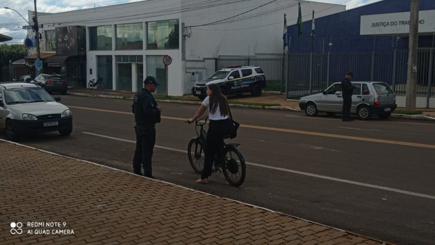 Polícia Militar realiza blitz de trânsito e orienta condutores em Bataguassu