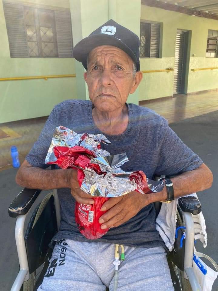 Seja um voluntário: idosos do asilo Eurípedes Barsanulfo recebem doação de ovos de Páscoa em Três Lagoas