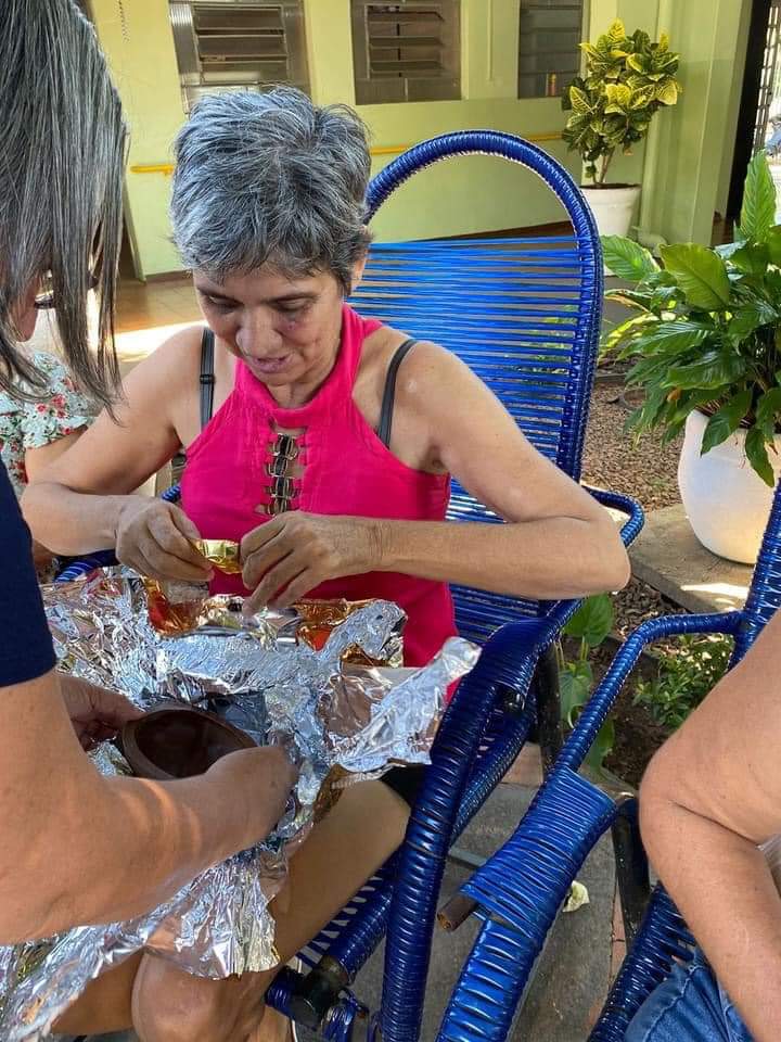 Seja um voluntário: idosos do asilo Eurípedes Barsanulfo recebem doação de ovos de Páscoa em Três Lagoas