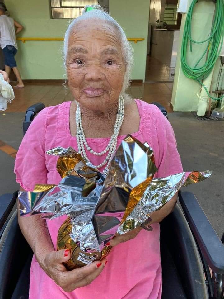 Seja um voluntário: idosos do asilo Eurípedes Barsanulfo recebem doação de ovos de Páscoa em Três Lagoas