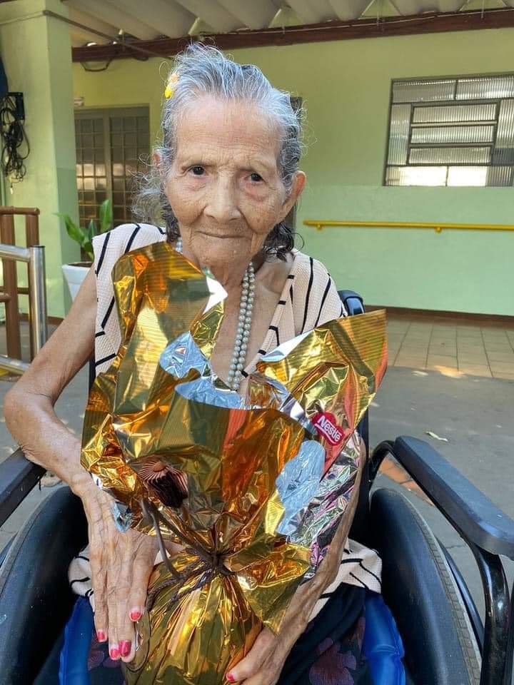 Seja um voluntário: idosos do asilo Eurípedes Barsanulfo recebem doação de ovos de Páscoa em Três Lagoas