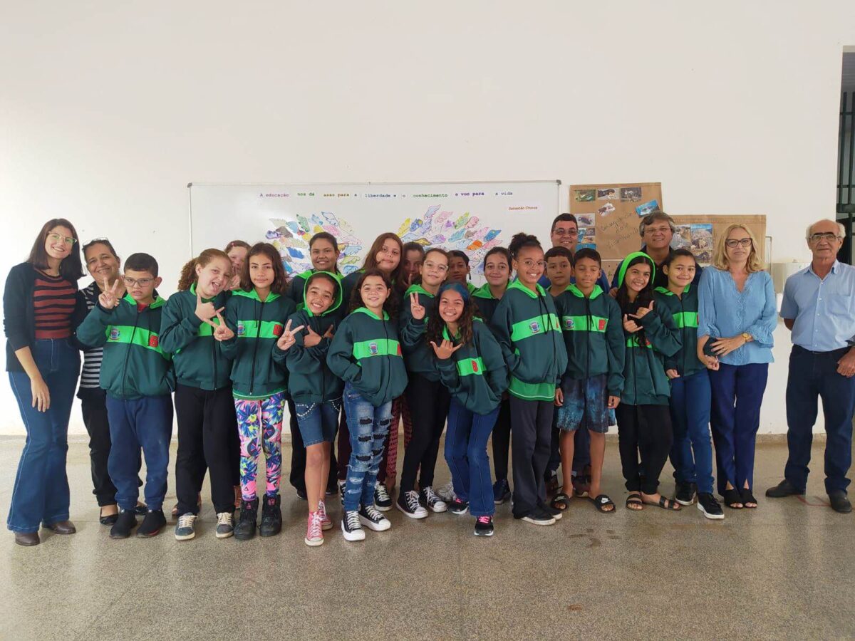 Brasilândia entrega agasalhos para estudantes da Rede Municipal de Ensino