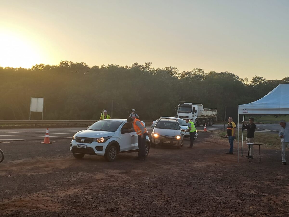 Maio Amarelo: blitz educativa na barragem da UHE Ilha Solteira orienta motoristas sobre direção segura