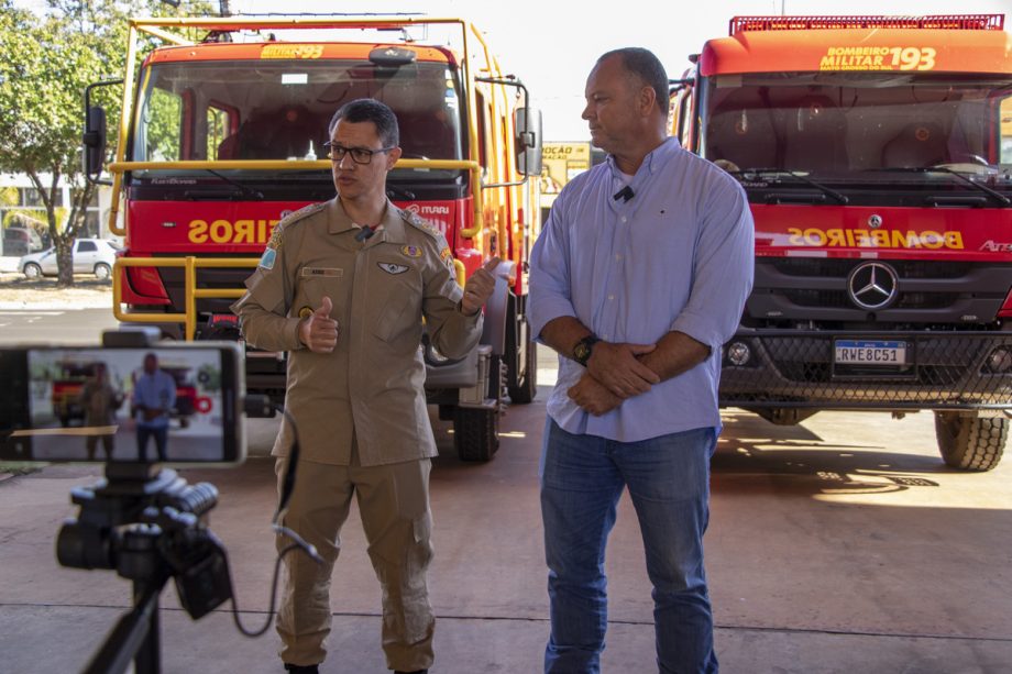 Bombeiros apresenta novas viaturas de combate a incêndios e reforça sobre comunicação de denúncias