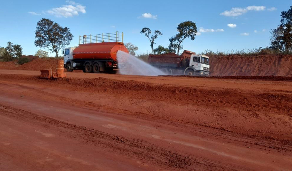 Obra na MS-320 avança com terraplanagem após conclusão de ponte