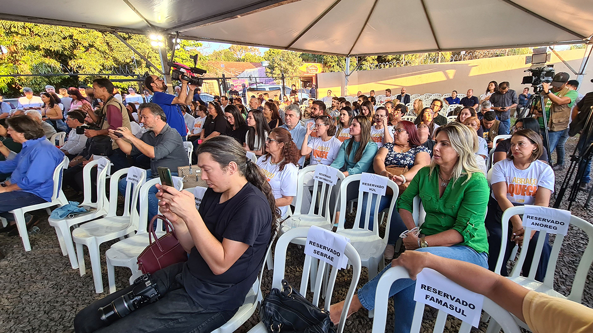 No encerramento da campanha “Seu Abraço Aquece”, Fiems doa mais mil cobertores