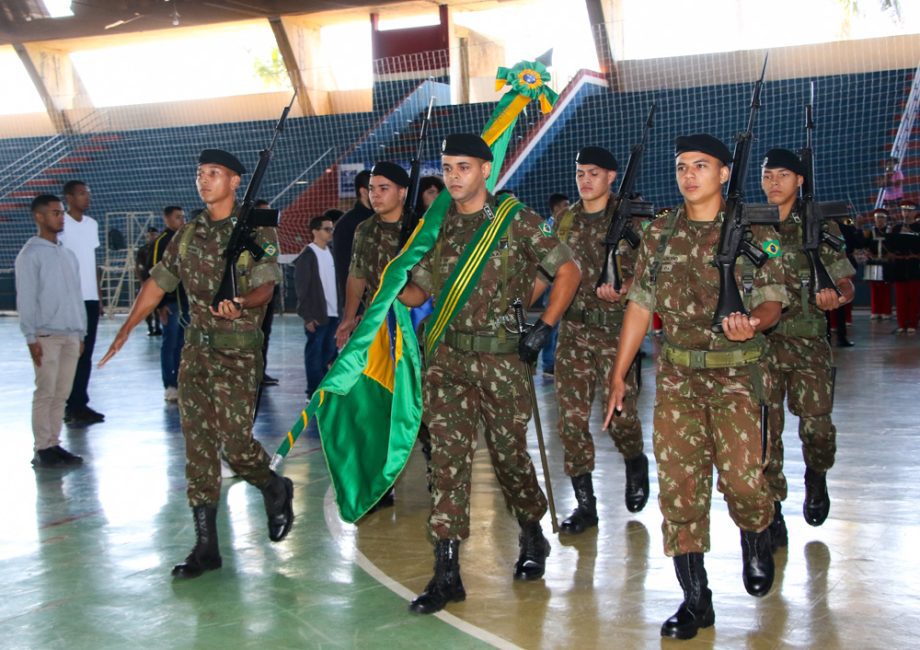 Prefeito Angelo Guerreiro participa de juramento à bandeira nacional