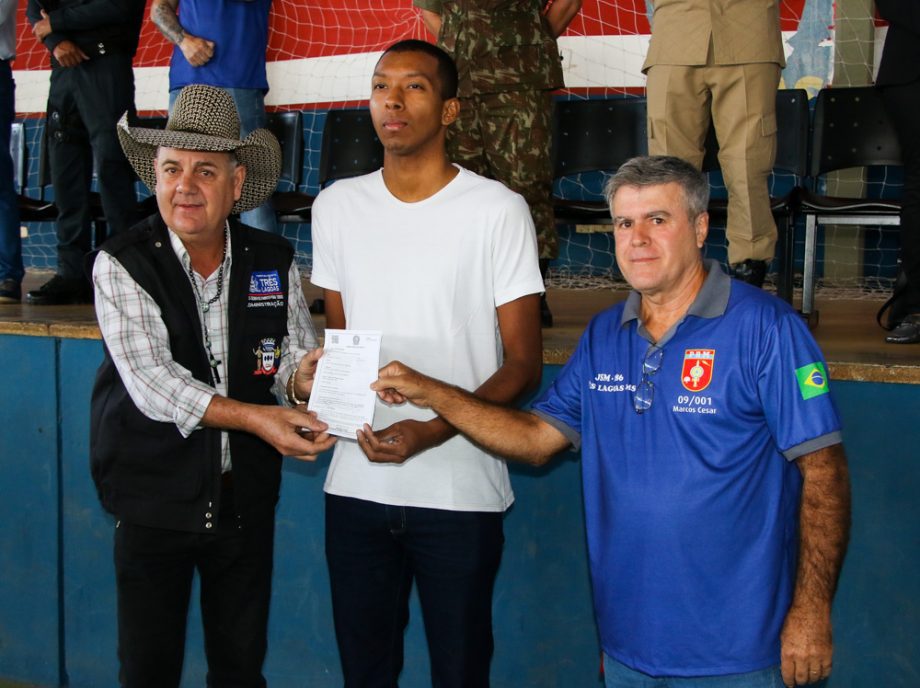 Prefeito Angelo Guerreiro participa de juramento à bandeira nacional