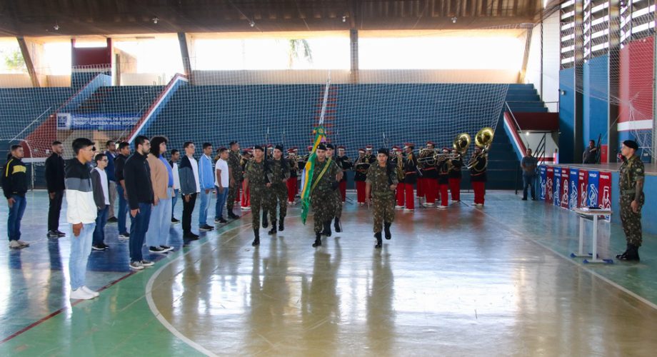 Prefeito Angelo Guerreiro participa de juramento à bandeira nacional