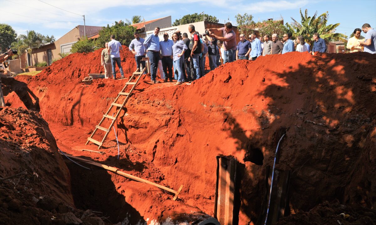 Com quase R$ 100 milhões de investimentos, governador vistoria obras nas Moreninhas e Cafezais